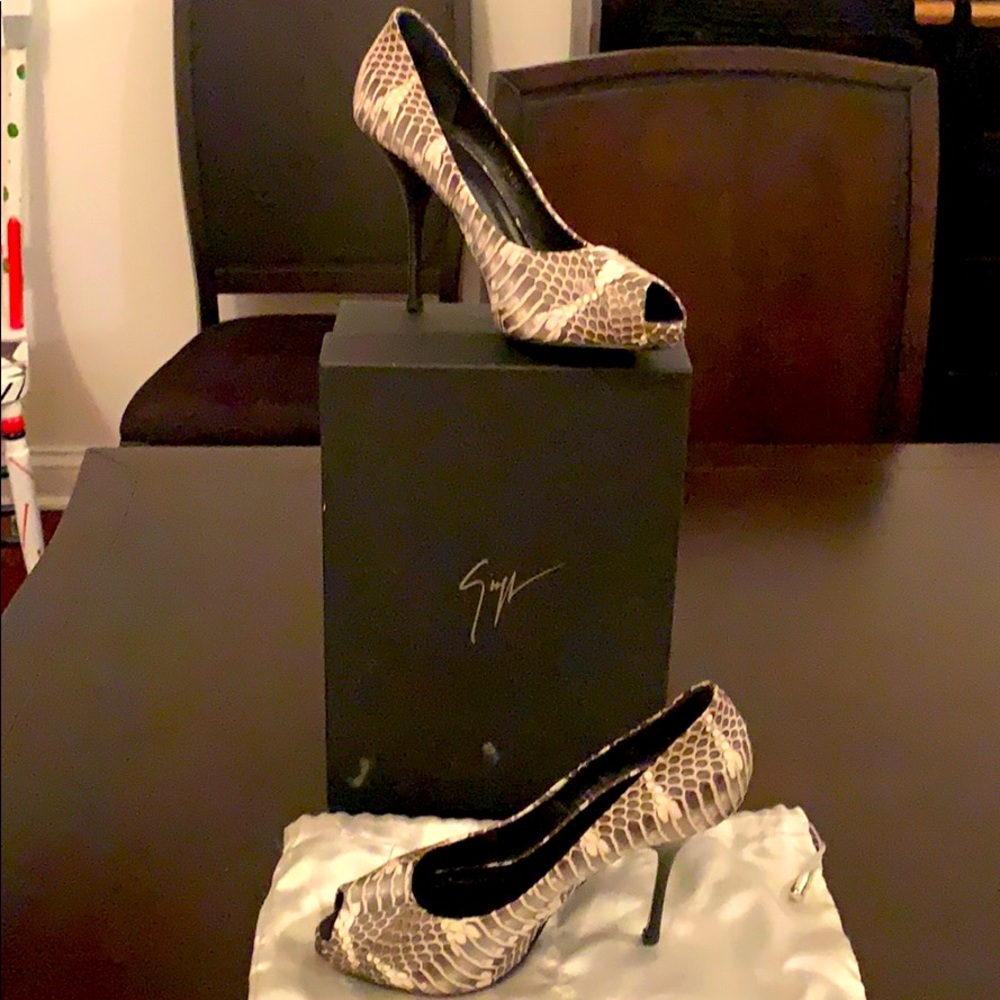 Gorgeous Giuseppe Zanotti snakeskin peep toes